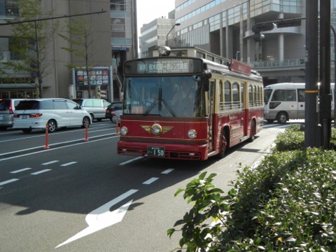 20111125minatomirai_akaikutsu_front